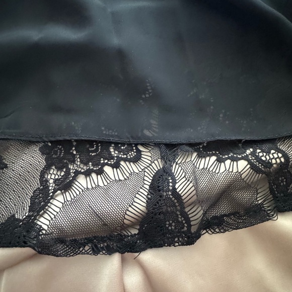 Gorgeous night gown - like new - elegant - size 8 - Picture 7 of 8